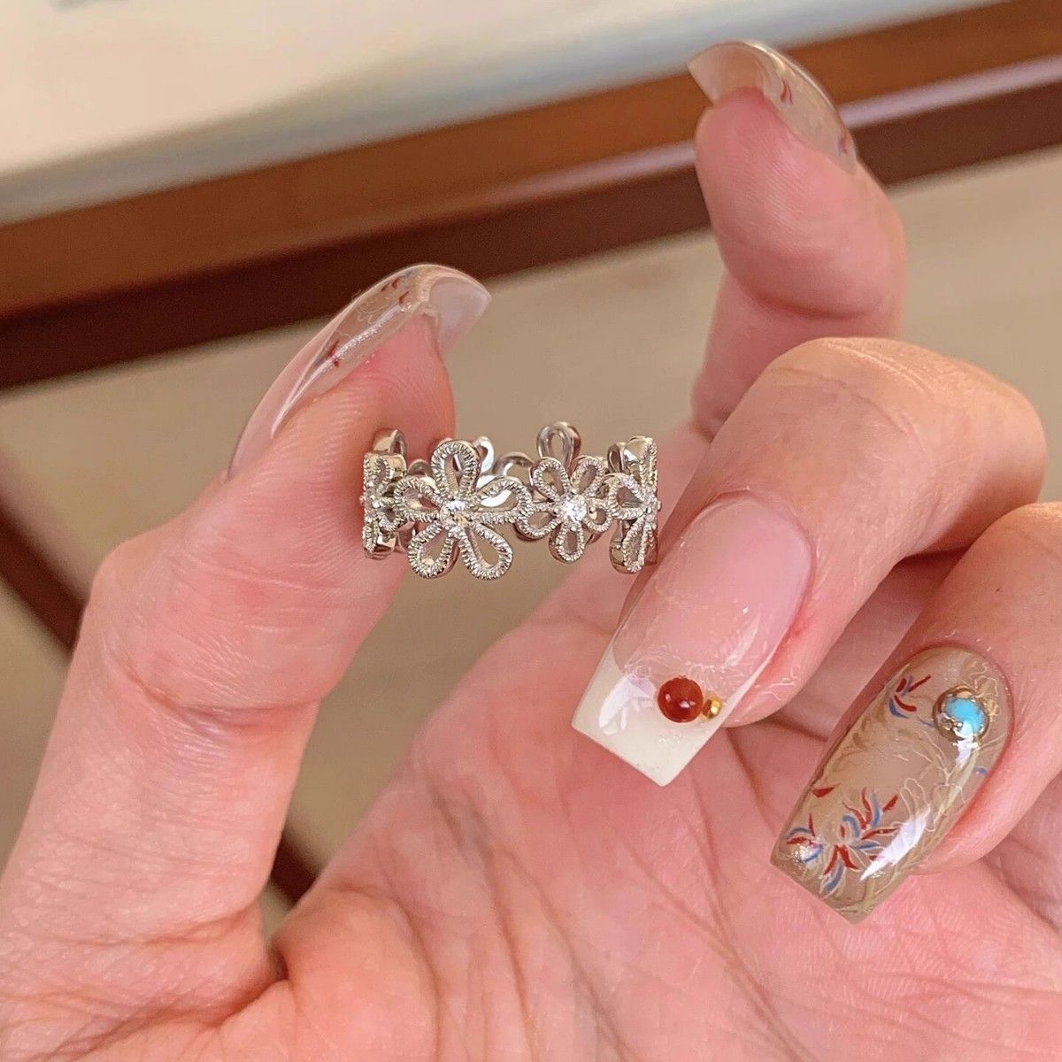 Women's lace flower ring, diamond cut, elegant design