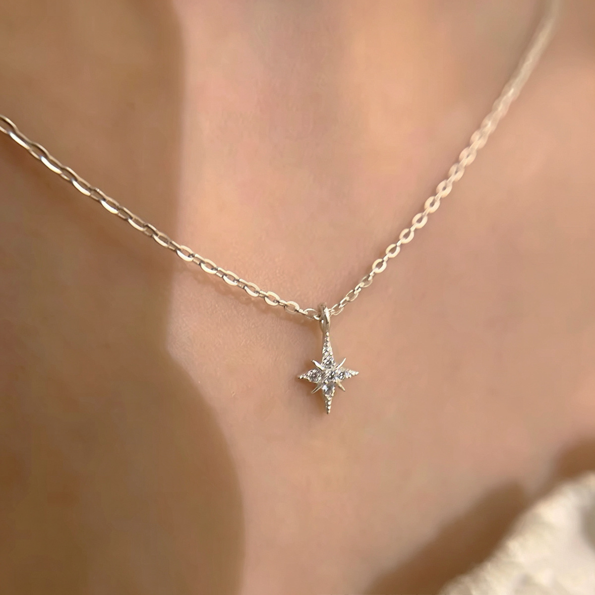 S925纯银八芒星项链女小众设计感精致轻奢百搭气质镶钻星芒锁骨链