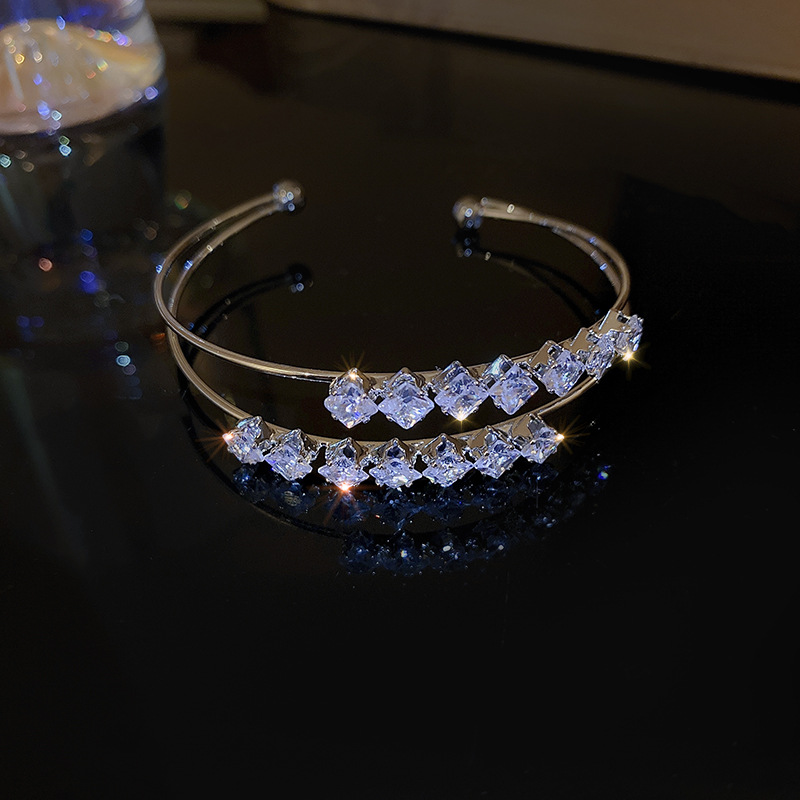 Zircon ribbon open bangle bracelet