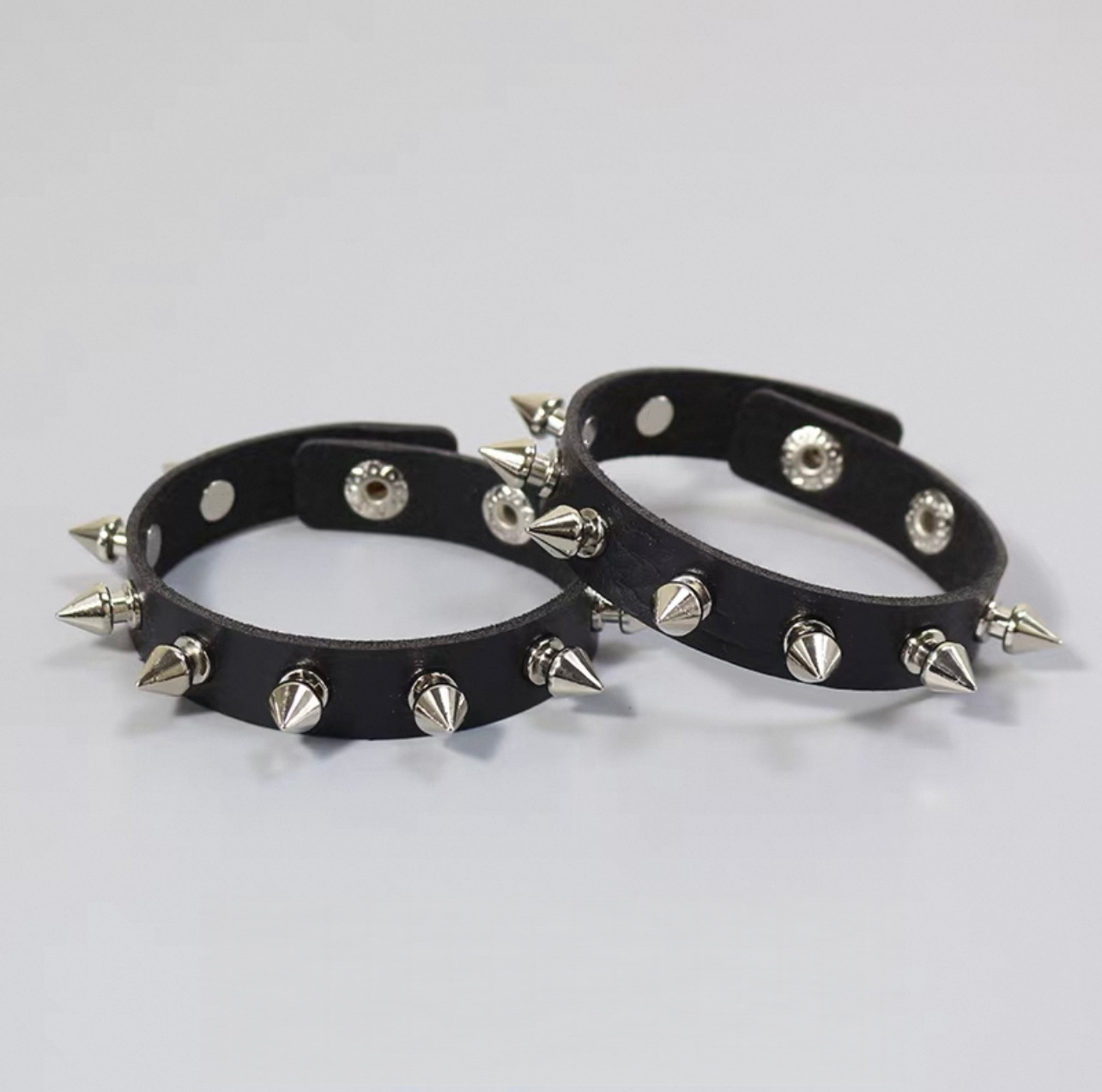 Punk-Herrenarmband mehrschichtig, Leder Nietenkette