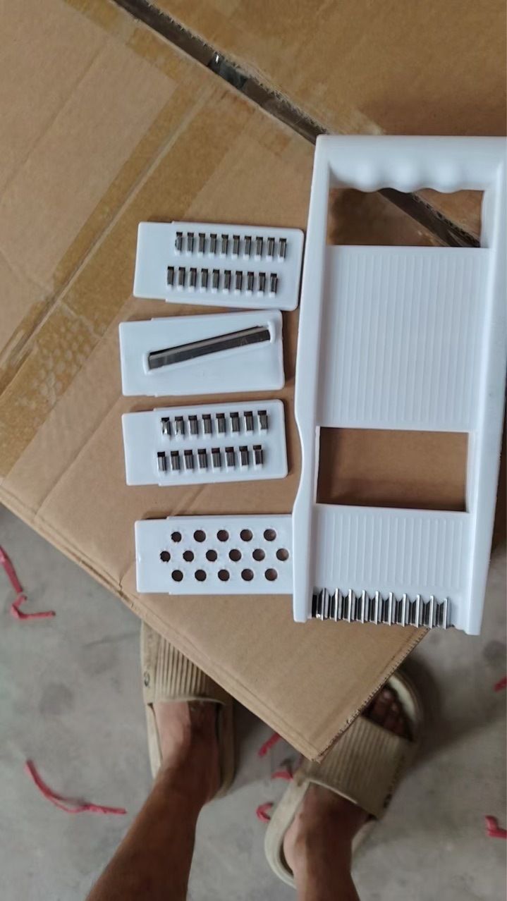 Kitchen vegetable chopper, multifunctional, slicer and grater