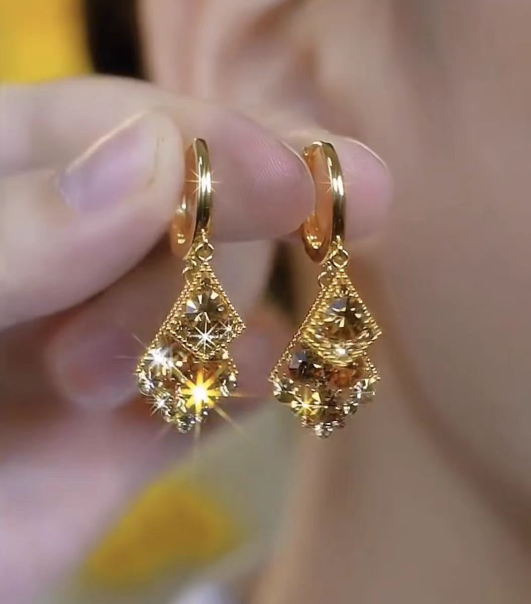 Diamantbeschichtete zweischichtige Rautenohrringe, kaffeebraun