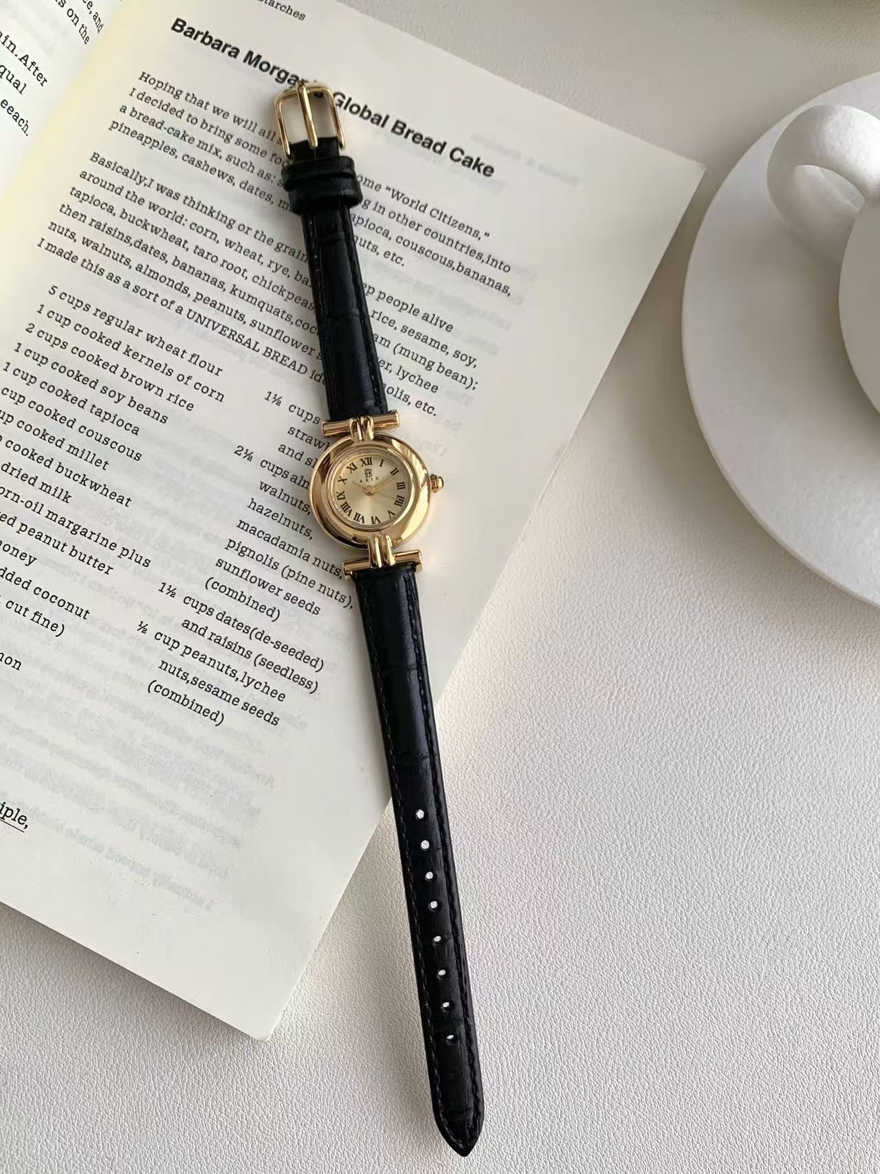 Retro kadın saati, su geçirmez, basit tasarım, küçük kadran