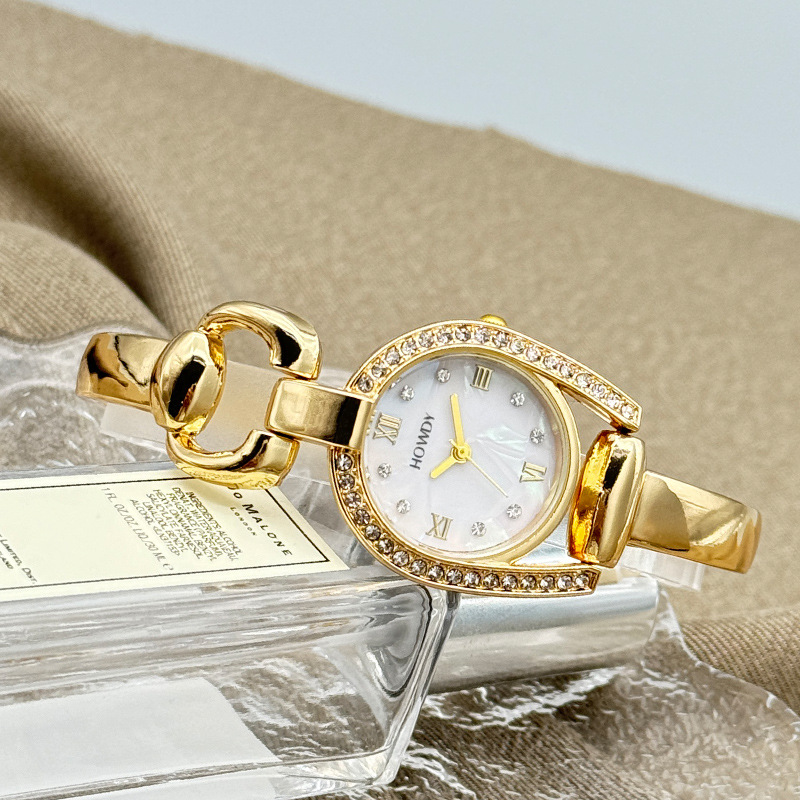 Women's quartz watch, simple elegant design, bracelet style