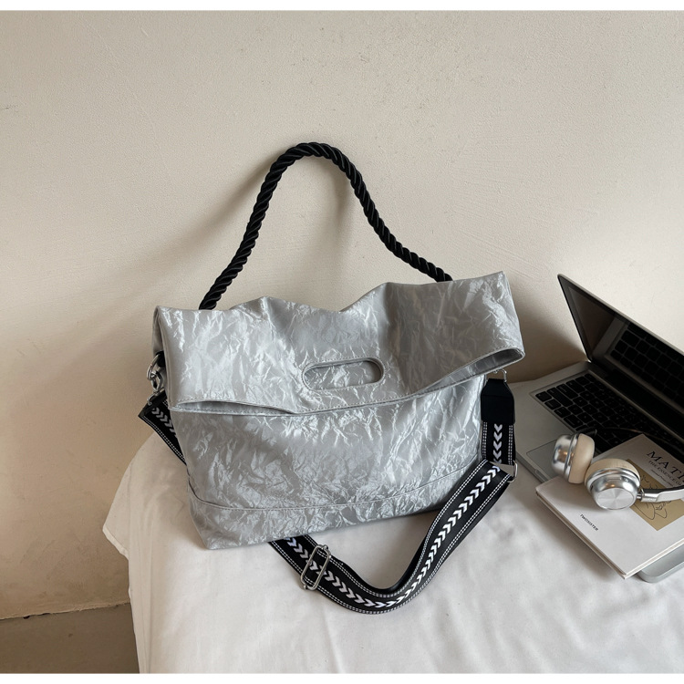 Travel bag, large capacity, single shoulder strap