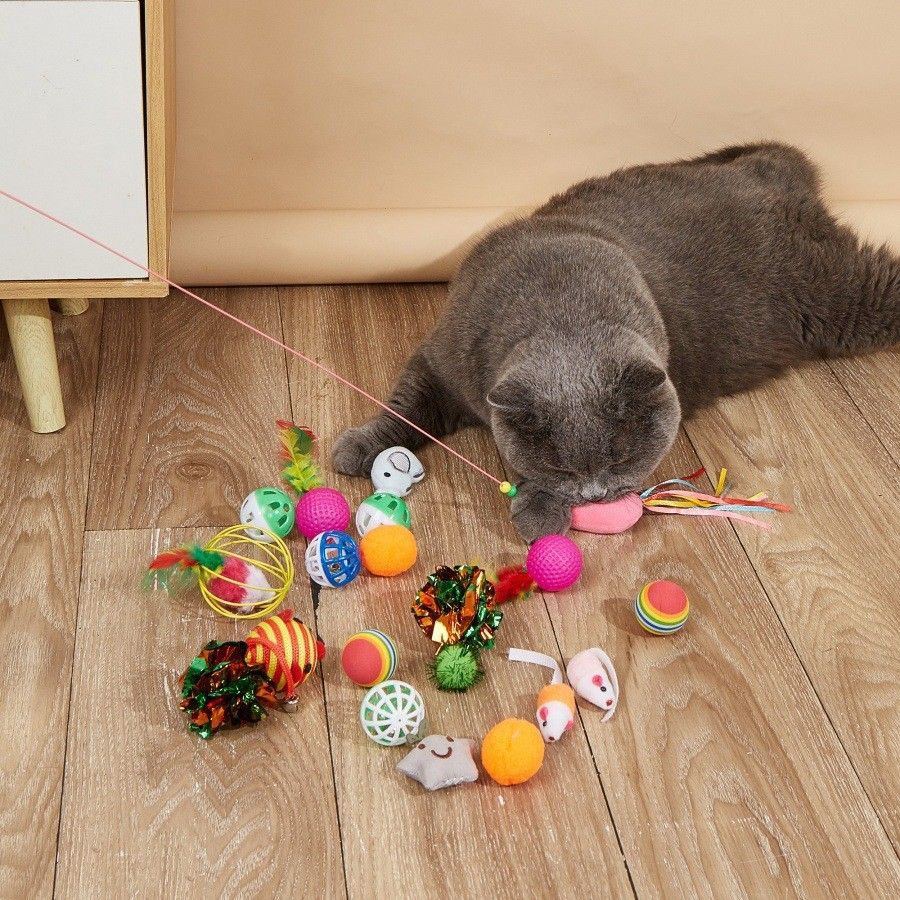 Plush cat toy with interactive entertainment design