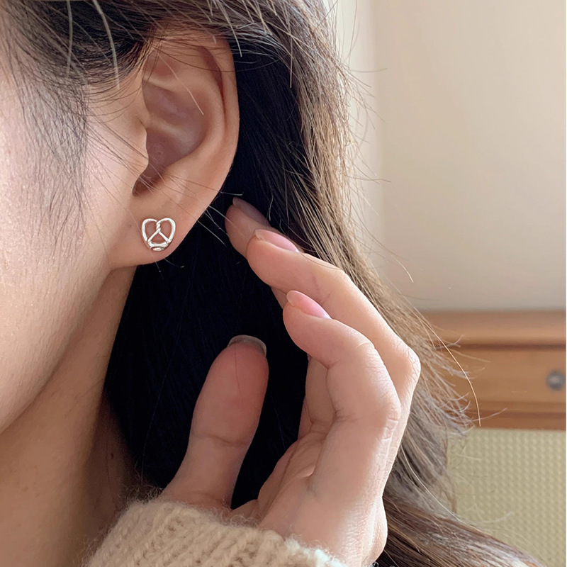 S925 sterling silver stud earrings, hypoallergenic