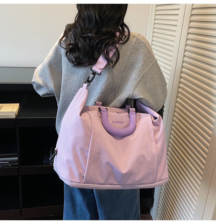 Large capacity travel bag, carry-on compatible