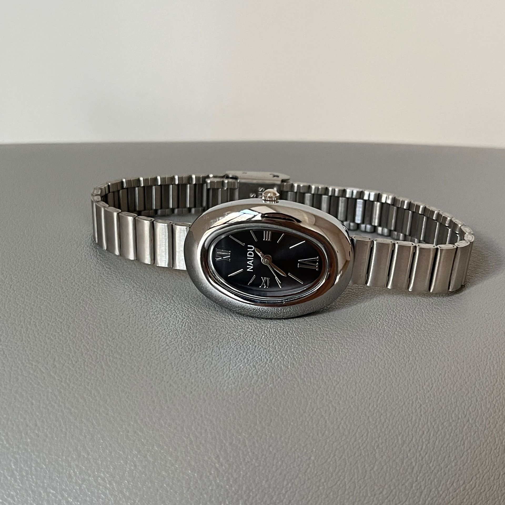 Damenuhr, klassischer Stil, elegante Luxus-Vintage, modisch