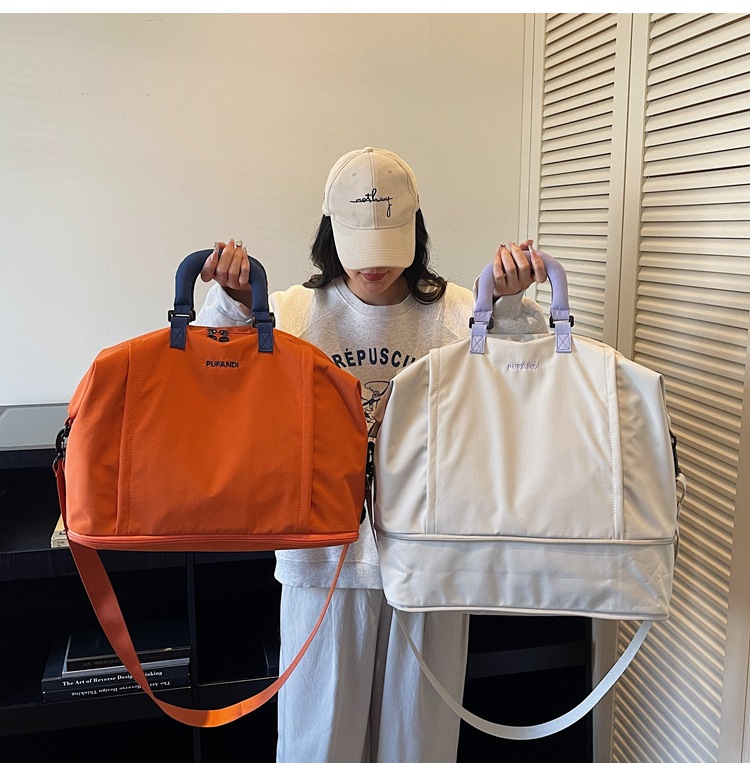Large capacity travel bag, carry-on compatible