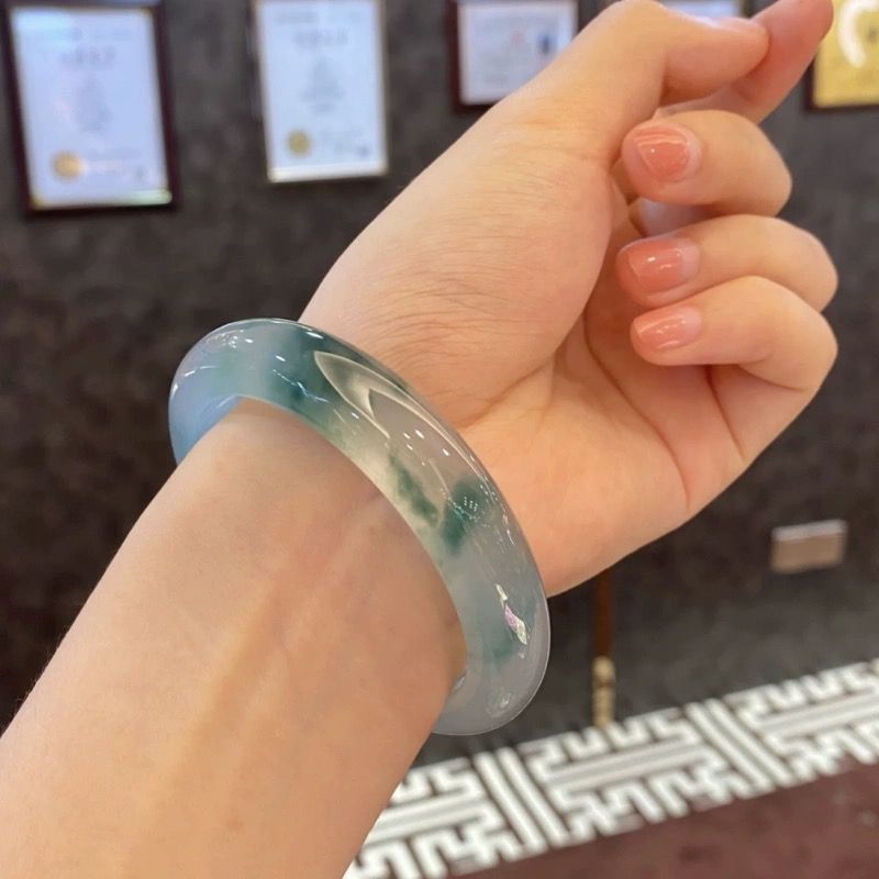 Green jade bracelet natural ice flower pattern