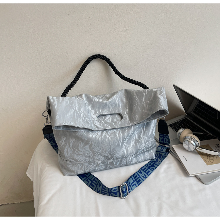 Travel bag, large capacity, single shoulder strap