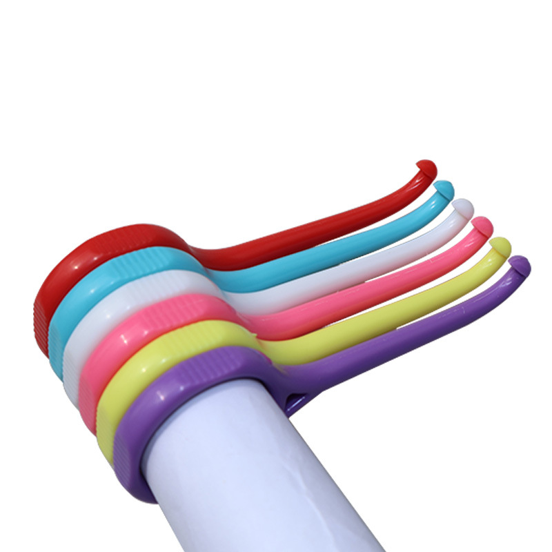 Orthodontic aligner removal hook tool