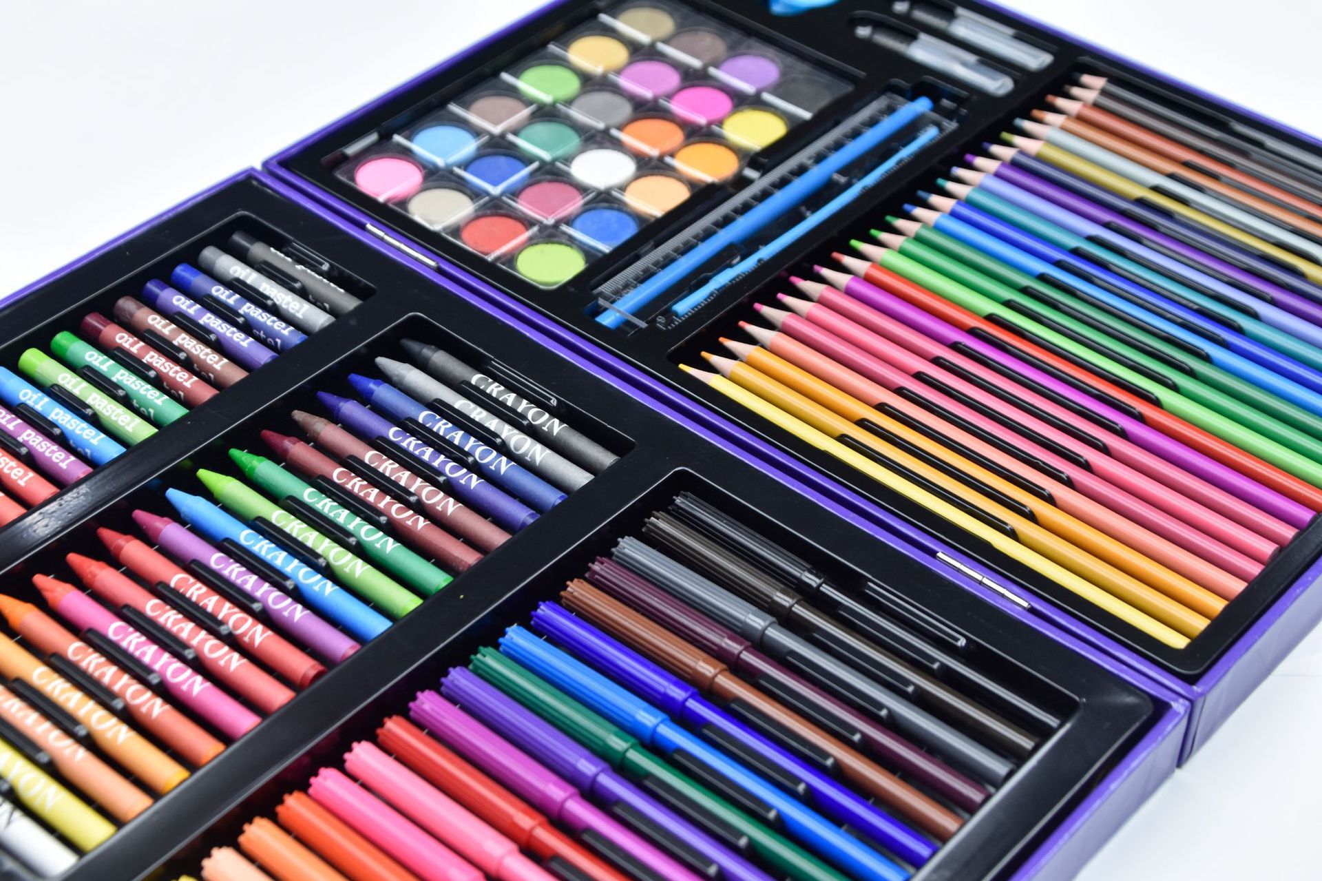 128-piece drawing set with child paintbrushes and art supplies