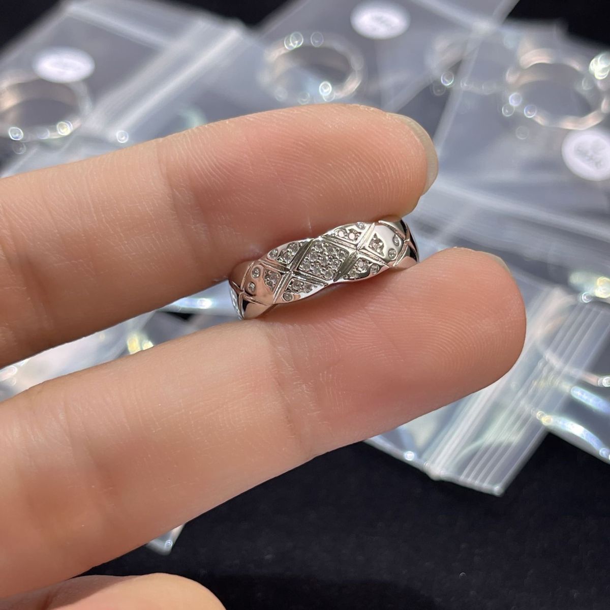 Xiangja 18k Gold plattiert Coco Rautenmuster Ring