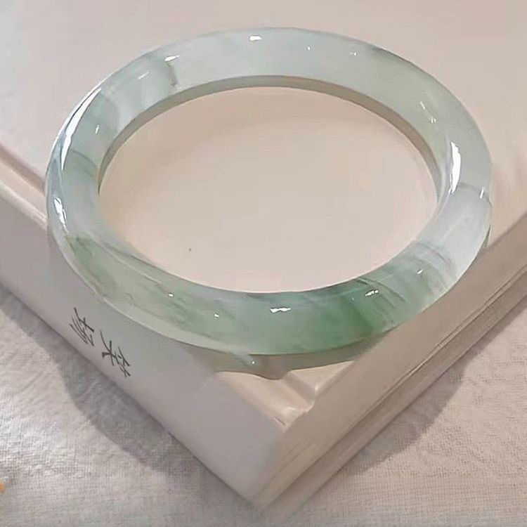 Xinjiang Tianshan Jade-Armband mit Eismuster
