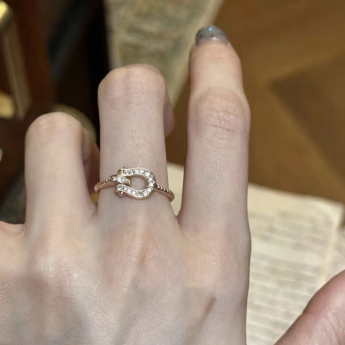 Vintage zirconia diamond ring with layered design