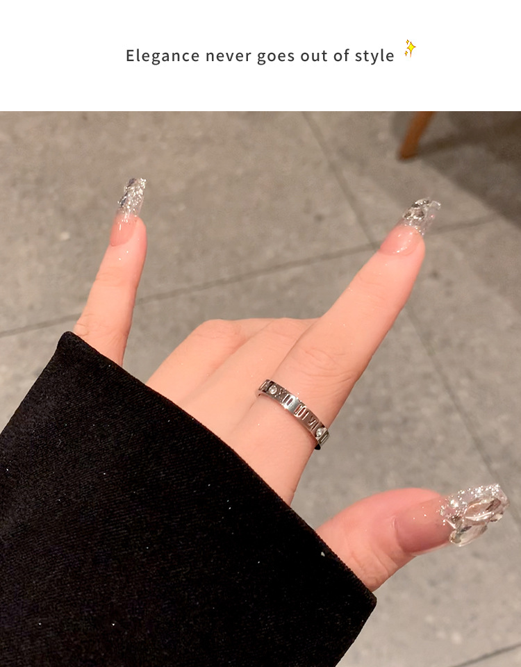 Edelstahl-Ring mit römischen Ziffern und Zirkonia