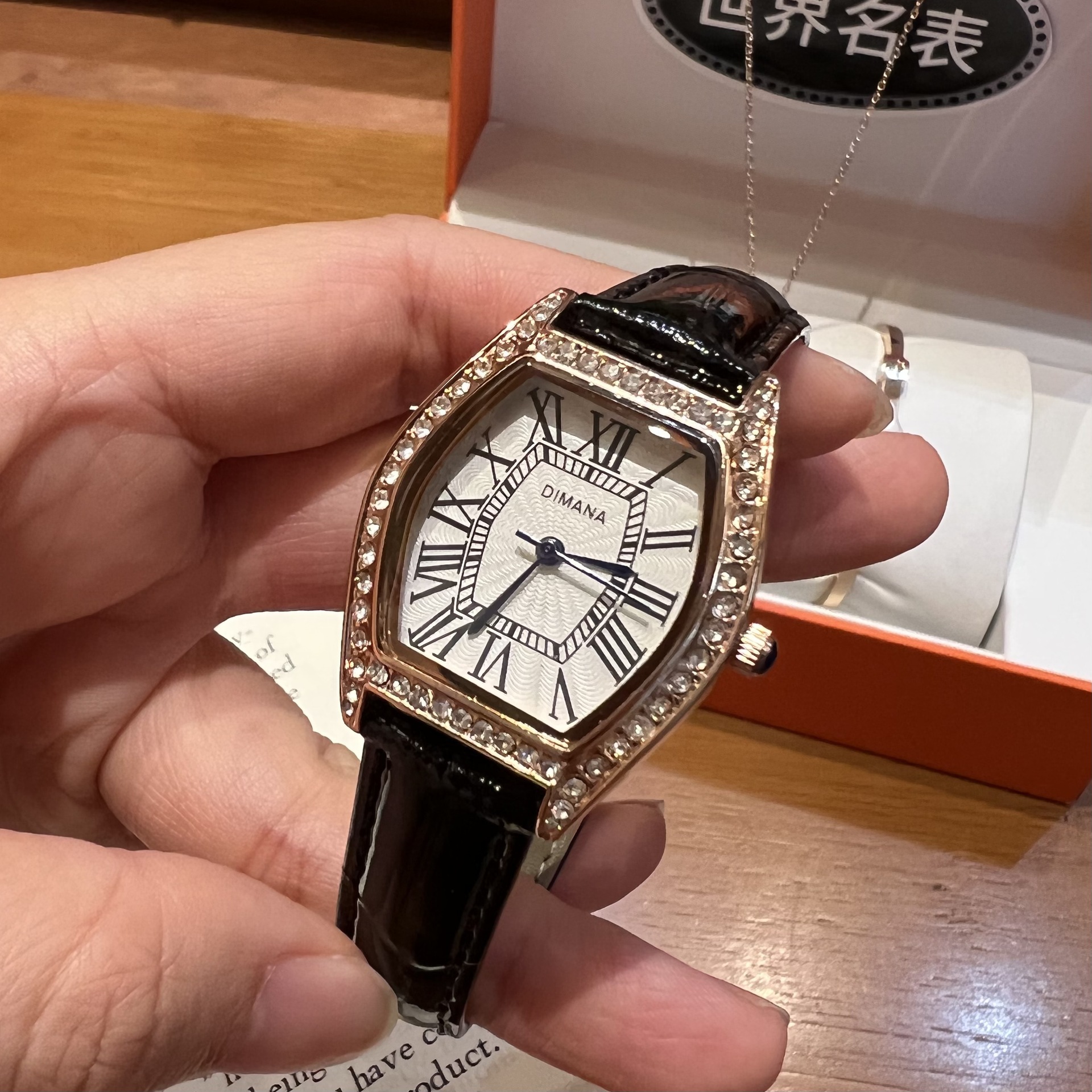 Retro Barrel-Shaped Women's Watch Roman Dial Leather Waterproof