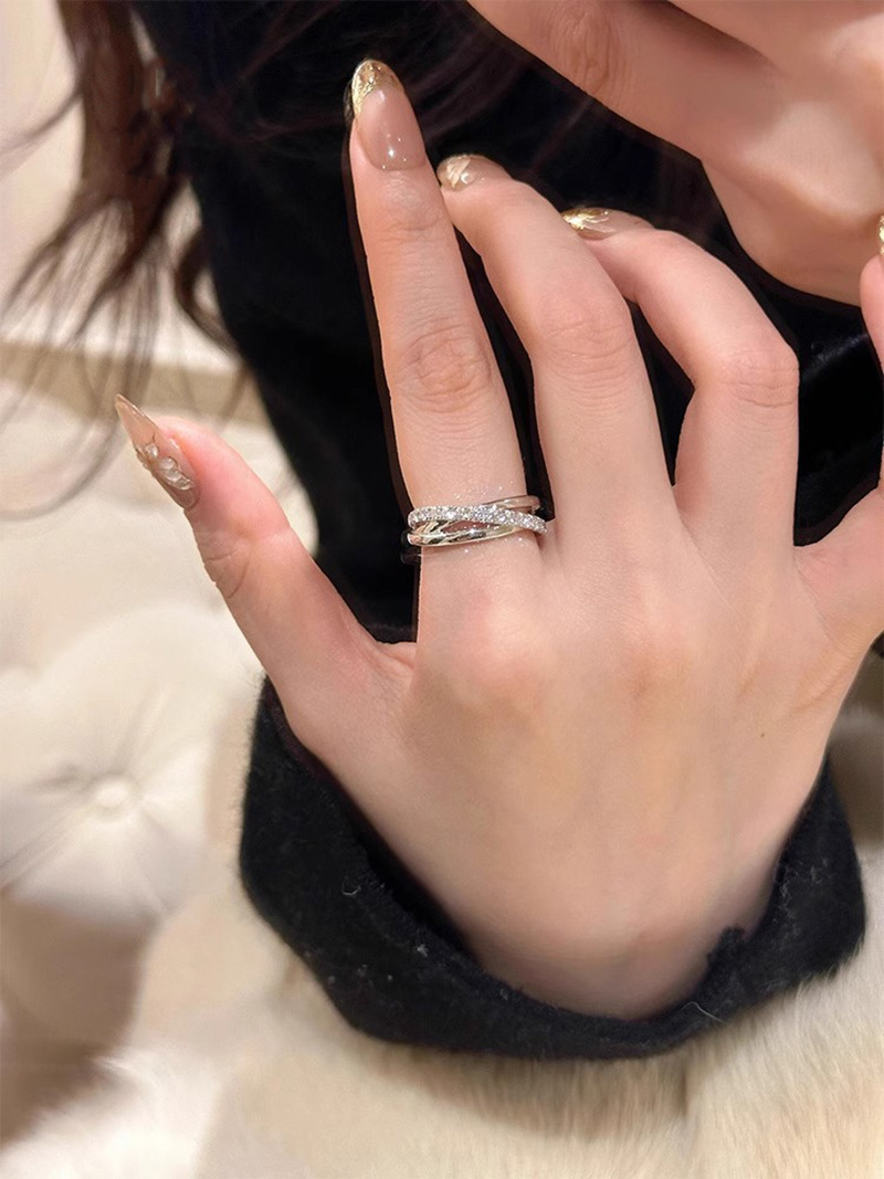 Three-ring micro-inlaid ring