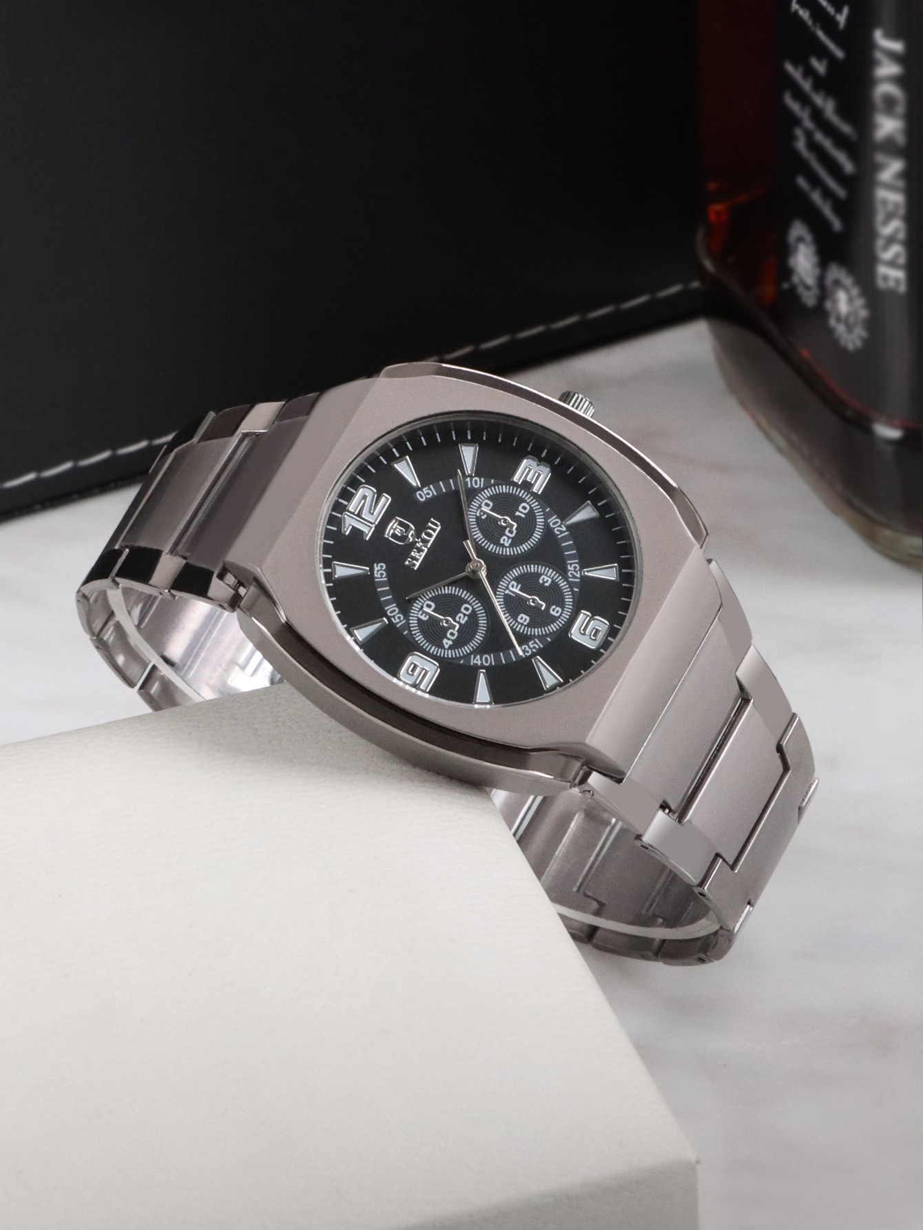 Quartz men's and women's wristwatch 2715, alloy