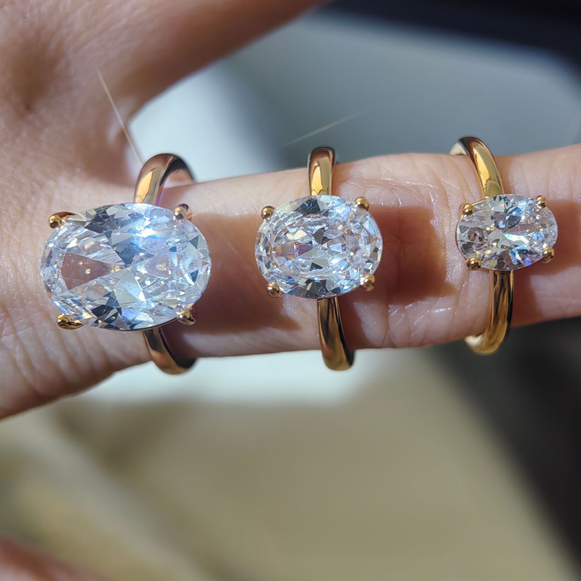 8 karat oval kesim nişan yüzüğü 3A kübik zirkonya