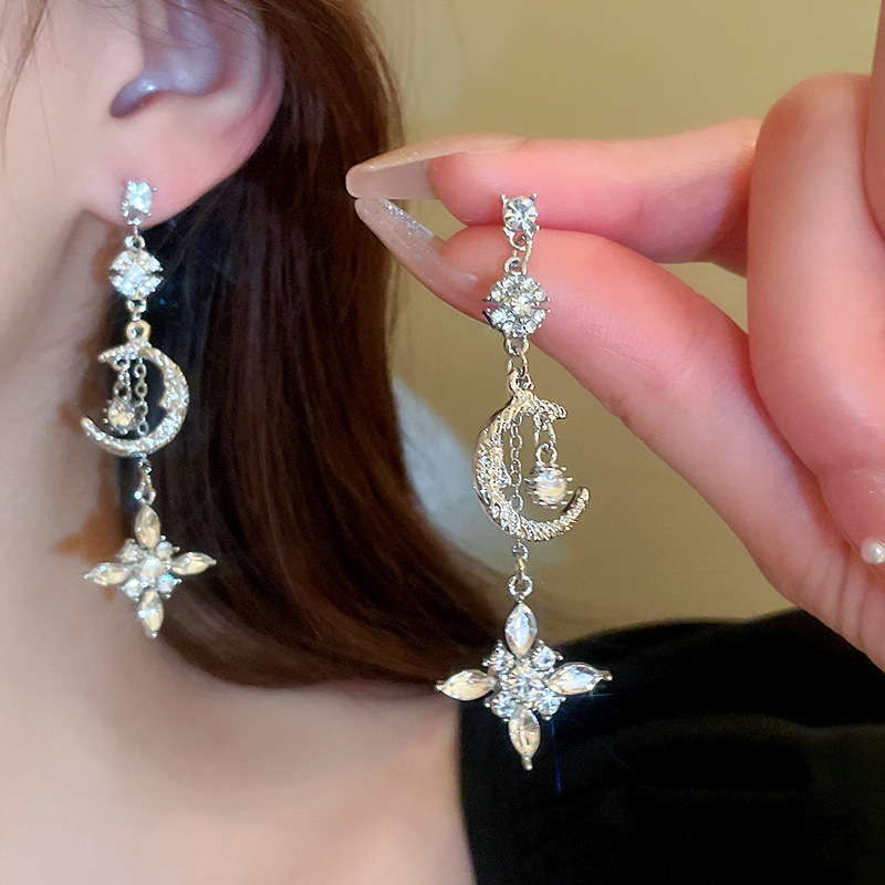 Silbernadel-Ohrstecker Wassertropfen-Troddeln mit Diamanten