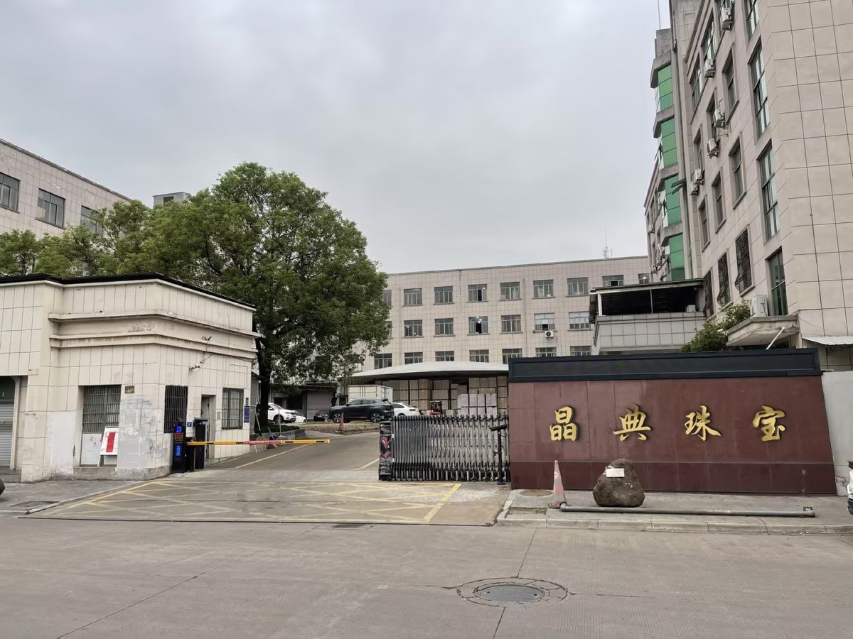 Xinjiang Tianshan buz yeşimi bilezik, doğal, kadın