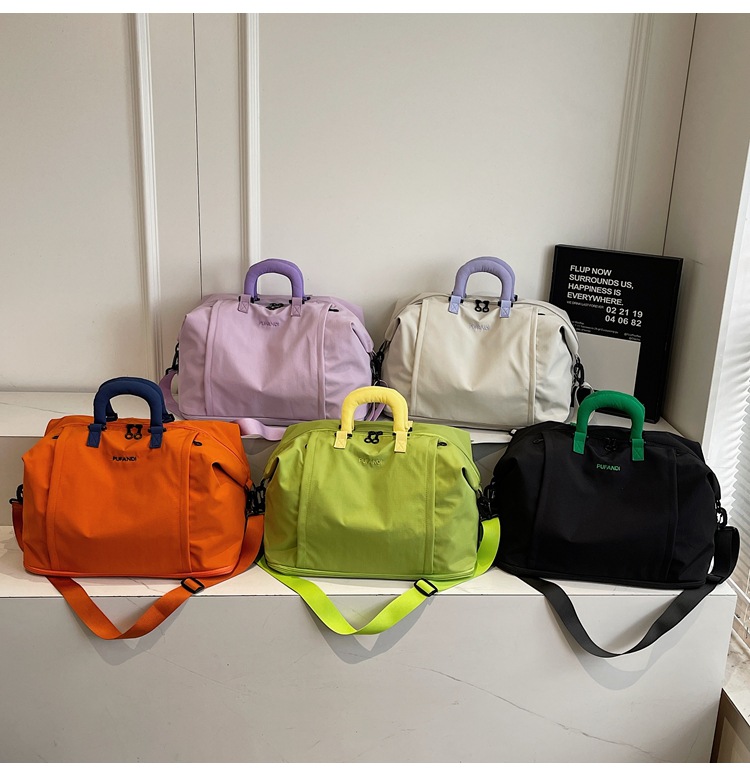 Large capacity travel bag, carry-on compatible