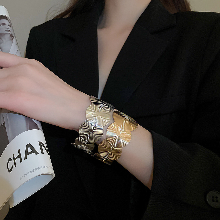 欧美夸张金属几何圆形纹路开口手镯轻奢高级感手环时尚气质手饰女