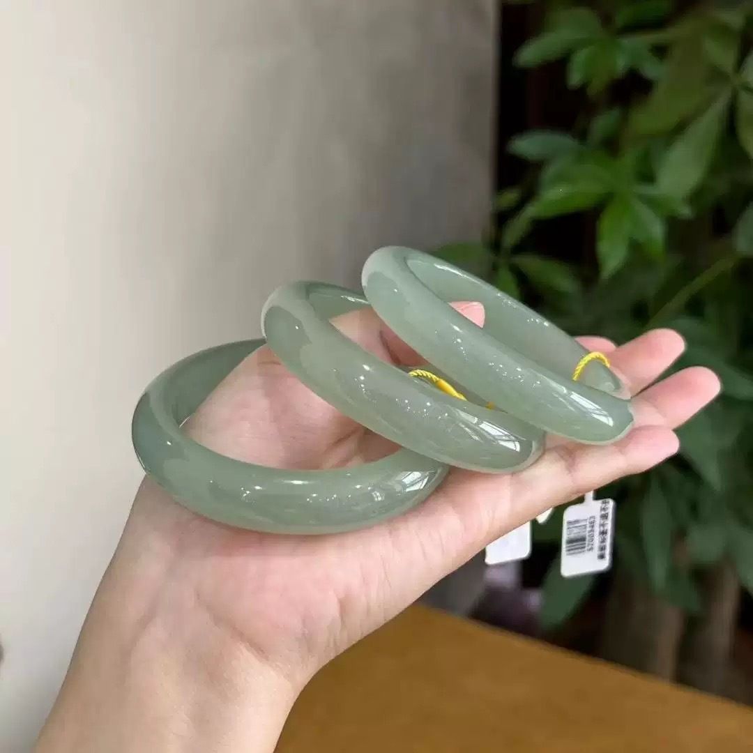 批发和田玉色晴水手镯湖水绿圆条冰种青白玉扁条茶色天然东陵玉镯