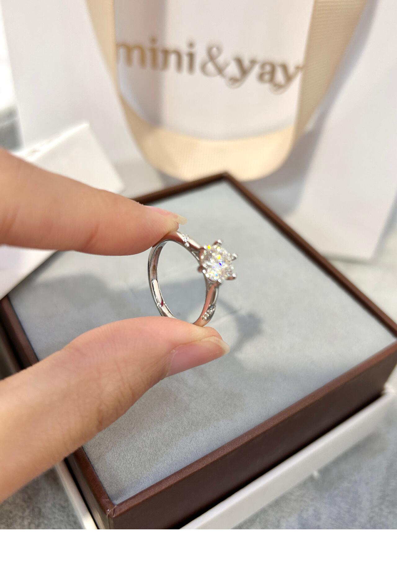 1 karat moissanit yüzük, altı uçlu, kadın