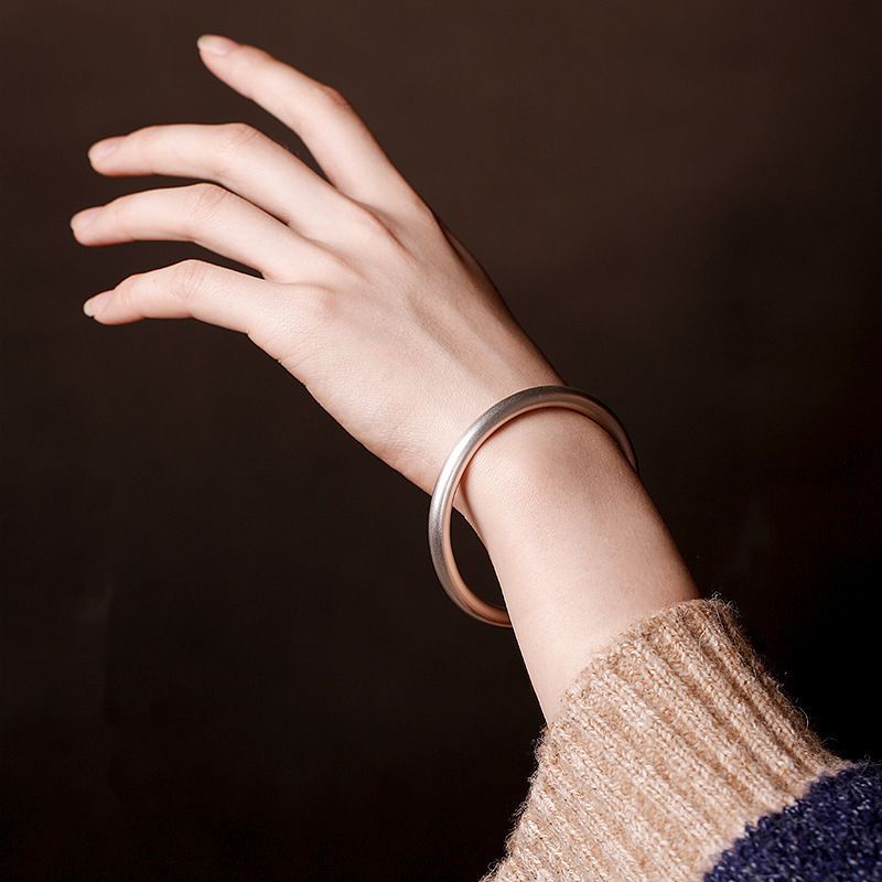Mattiertes versilbertes Armband, sandgestrahlt, für Damen