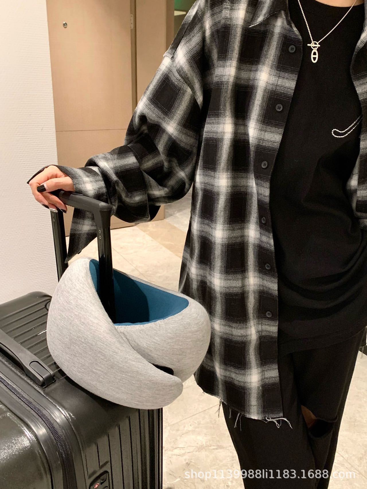 U-shaped neck pillow with 360-degree support for cervical pain relief