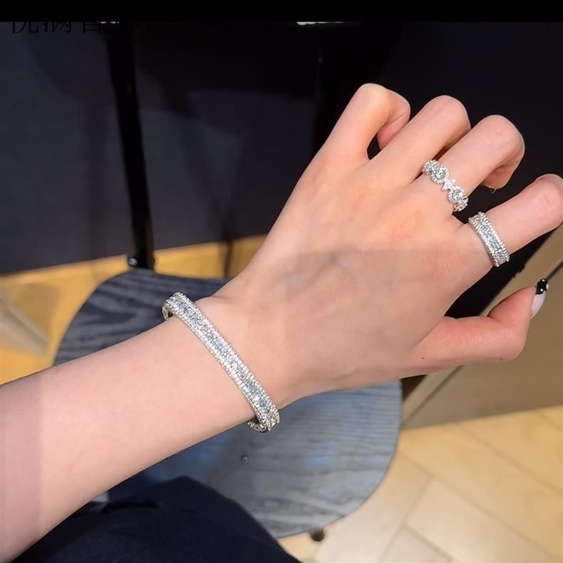 Cubic Zirconia Square Thread Bracelet