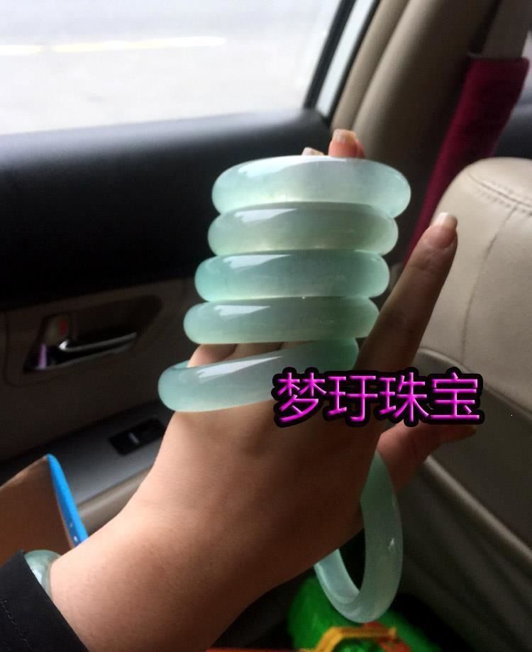 Jade-Armband, Eistyp
