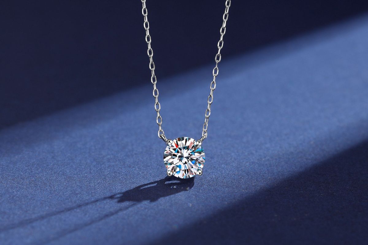 S925 gümüş moissanit kolye, 1 karat, dört pençeli PT950 kaplama