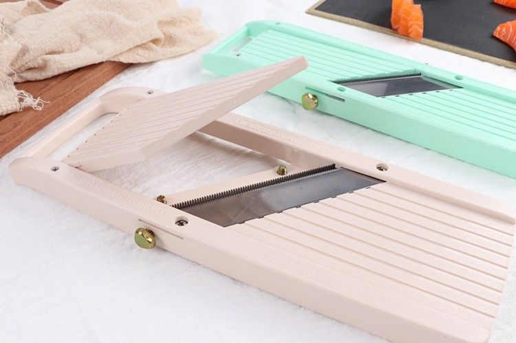 Multifunctional vegetable cutter hand grater potato radish