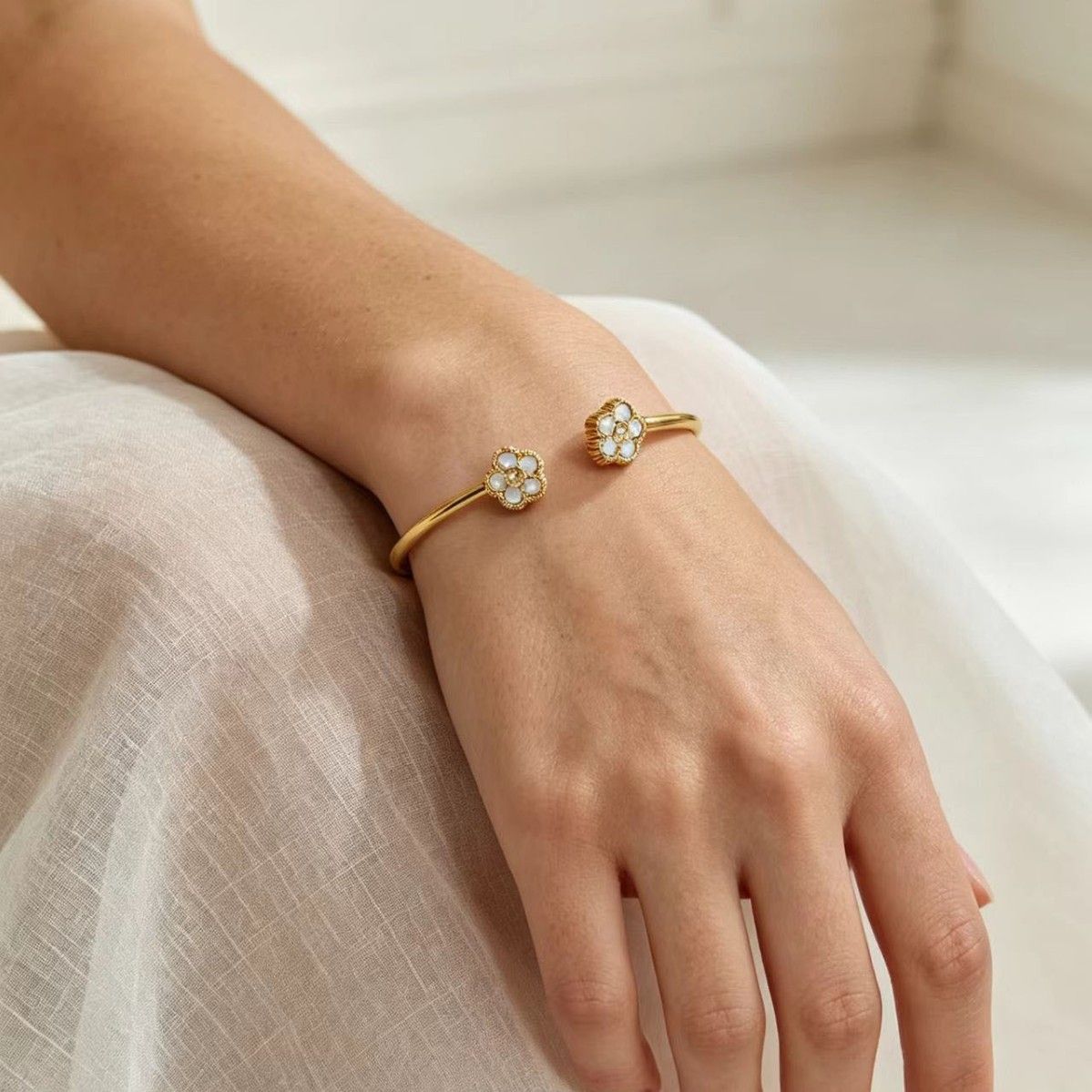 Titan-Stahl Kleeblatt Armband 18K vergoldet mit Perlmutt