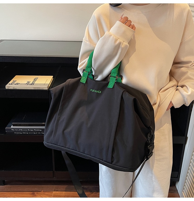 Large capacity travel bag, carry-on compatible