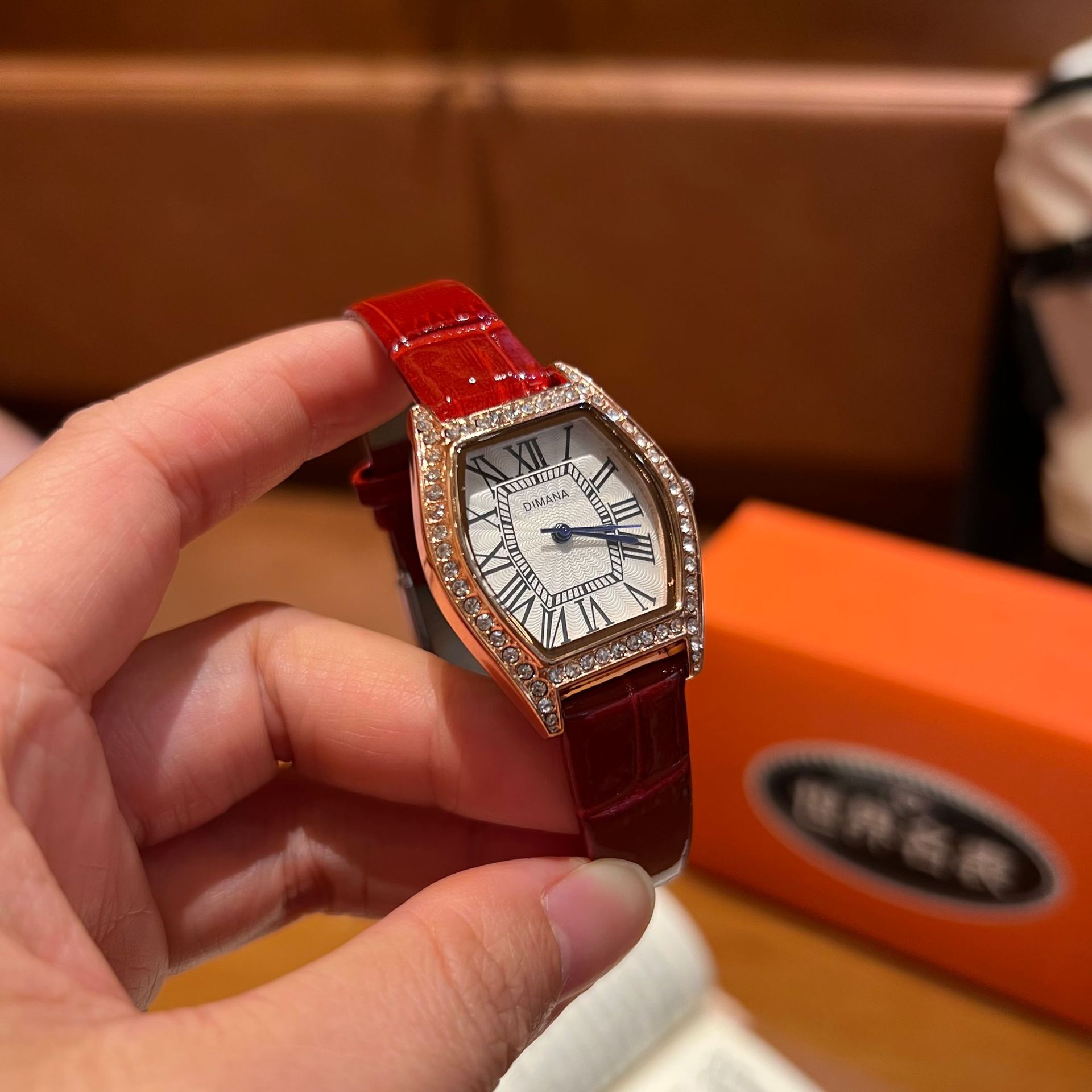 Retro Barrel-Shaped Women's Watch Roman Dial Leather Waterproof