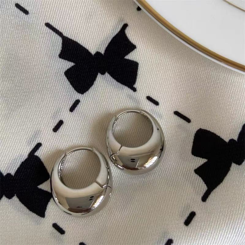 Silver needle C-shaped geometric earrings, elegant design
