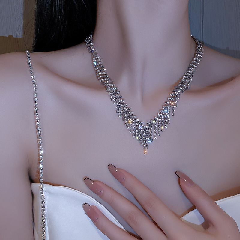 Wassertropfen-Oval Strass Halskette, Edelstahl