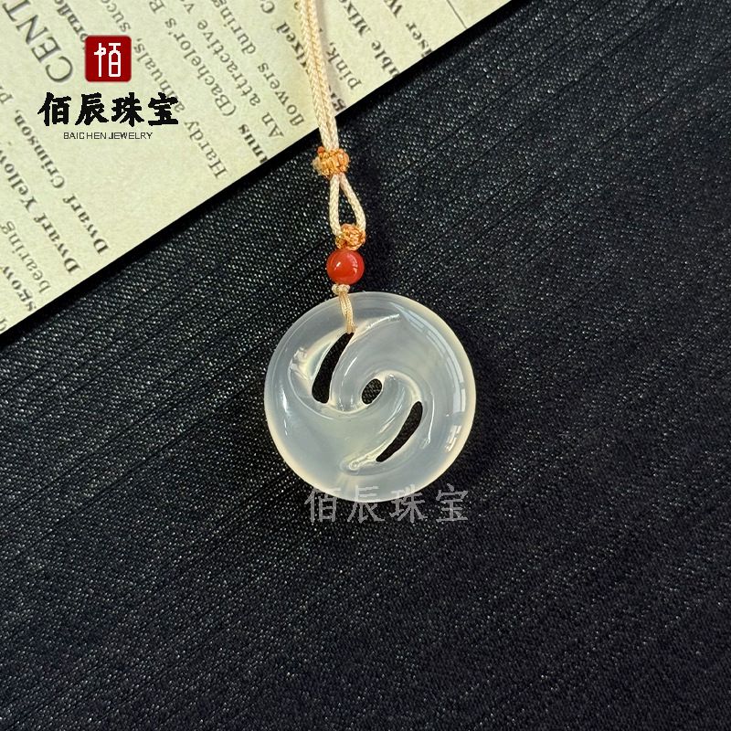 Beyaz kalsedon kolye, Pixiu ve Guanyin başlı, yeşim takı