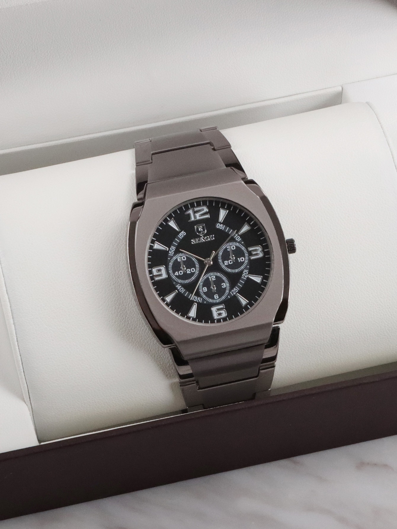 Quartz men's and women's wristwatch 2715, alloy