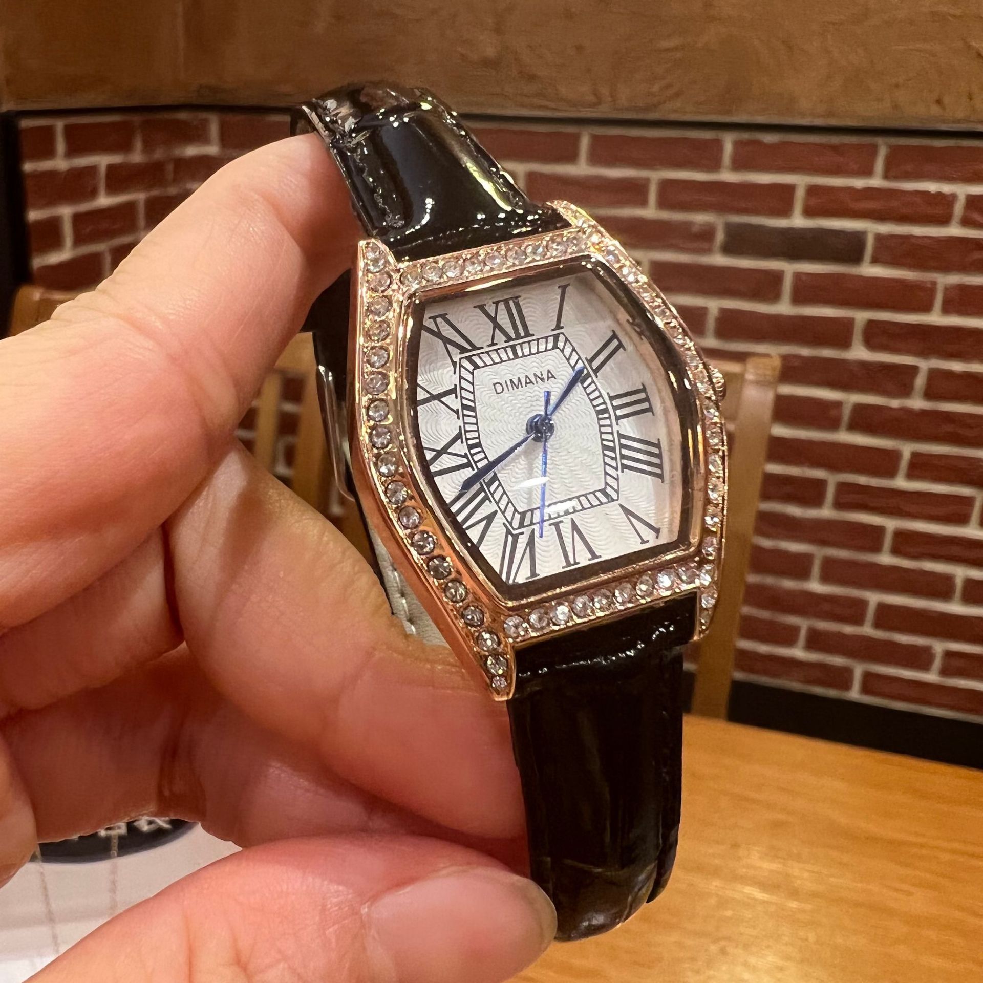 Retro Barrel-Shaped Women's Watch Roman Dial Leather Waterproof