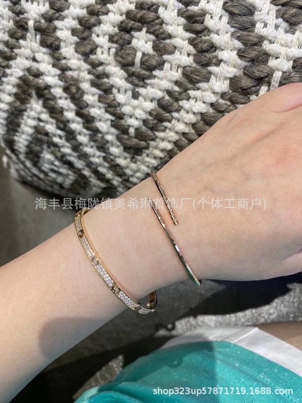 Diamantbeschichtetes Liebesarmband, 18K Roségold