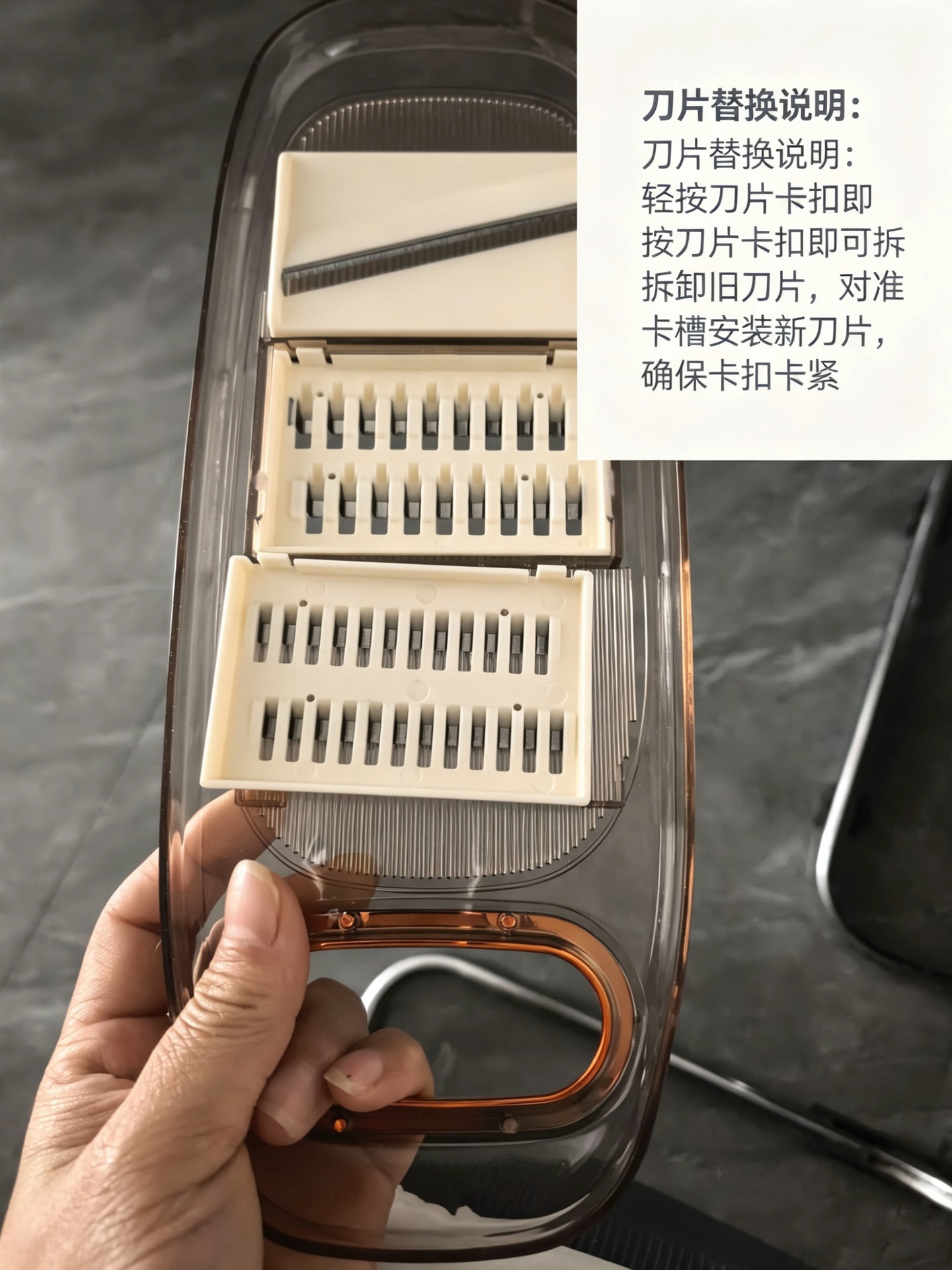 Aijiaami vegetable slicer shredder with grater function