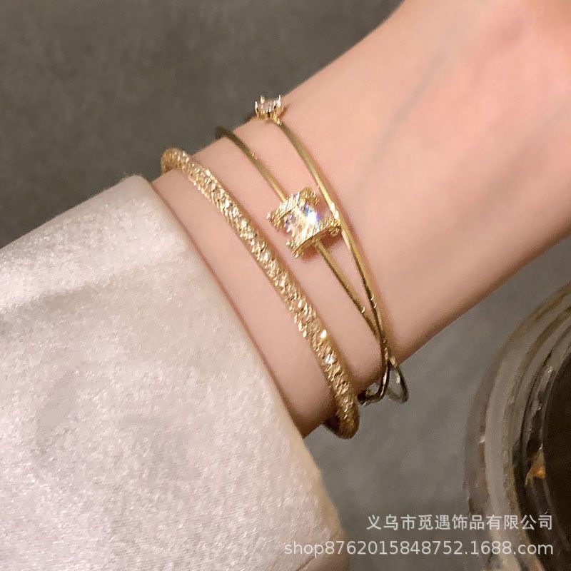 3-piece gold-plated bracelet set with zircon letter H details