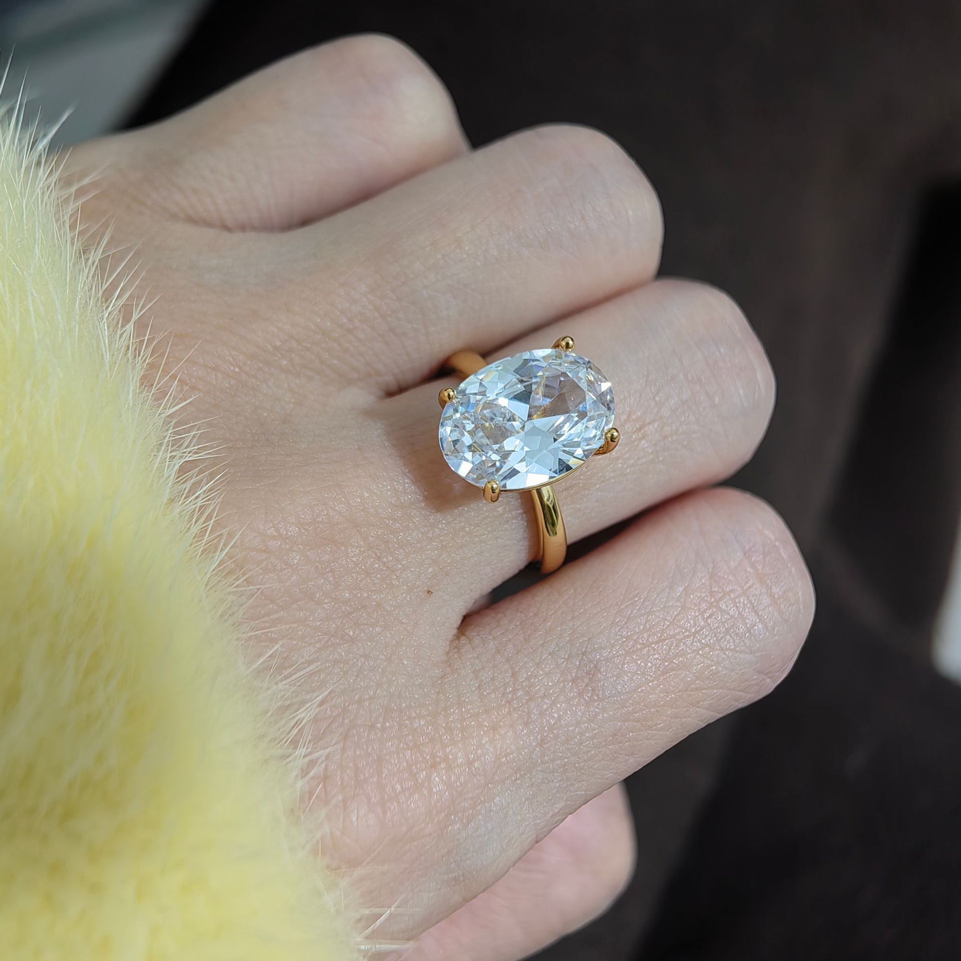 8 karat oval kesim nişan yüzüğü 3A kübik zirkonya